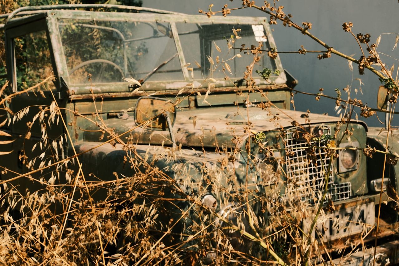 What is old Range Rover from WW2 Period is doing here? Cyprus knows. Cyprus knows a lot about old stuff!