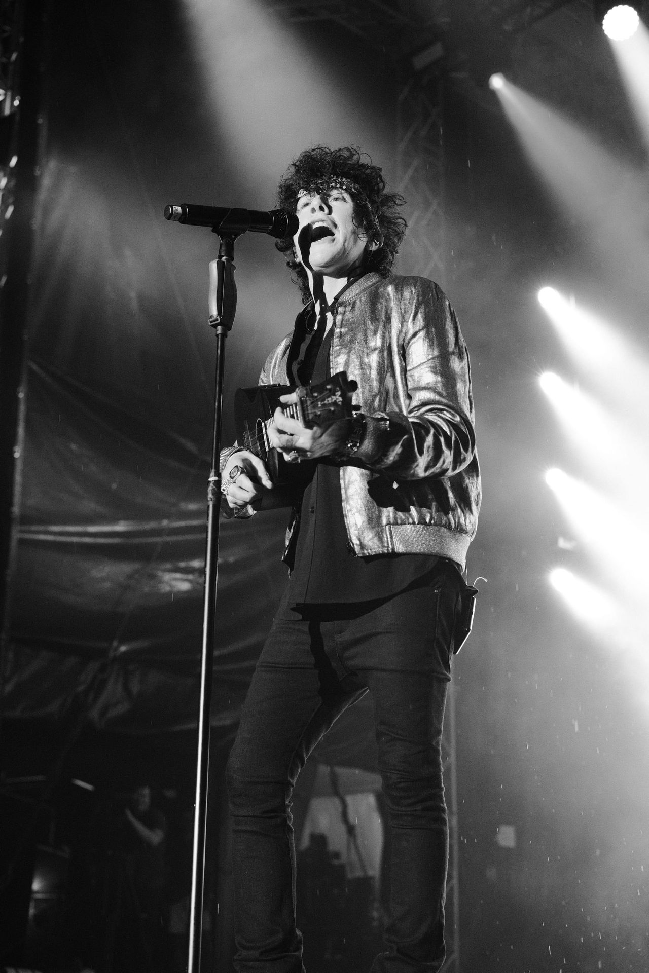 LP performing at Francofolies de Bulgarie 2023 — photograph 14 of 32.