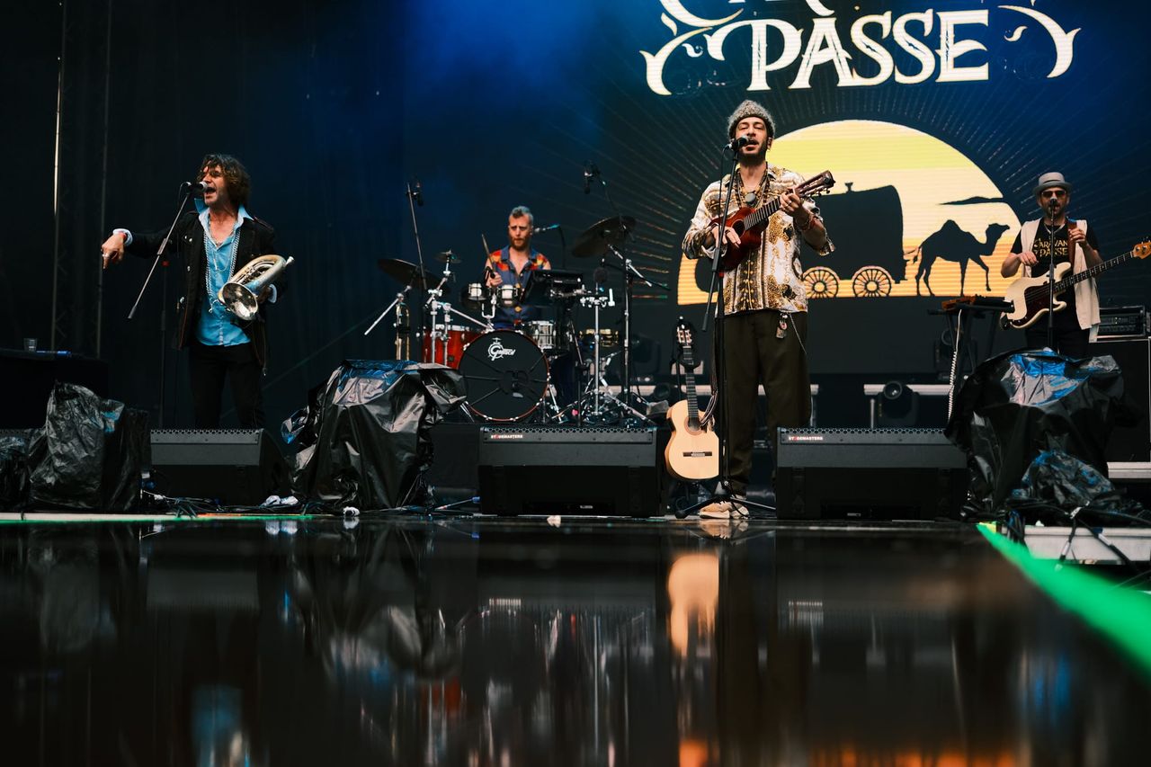 La Caravane Passe performing at Francofolies de Bulgarie 2023 — photograph 17 of 40.