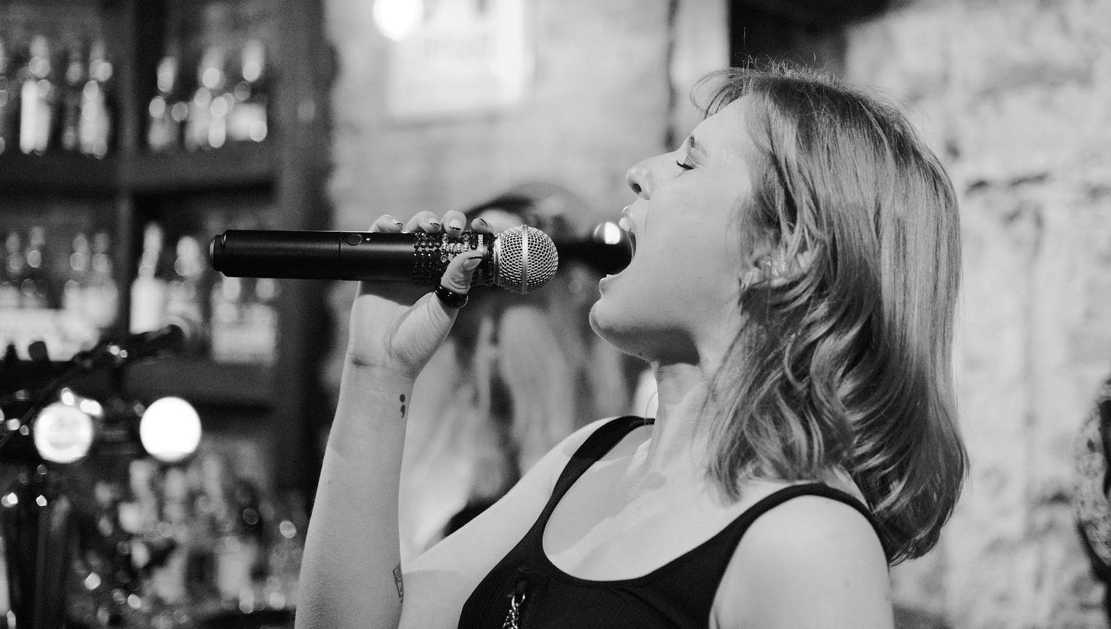 Bia Carvalho , lead singer of People of Maha